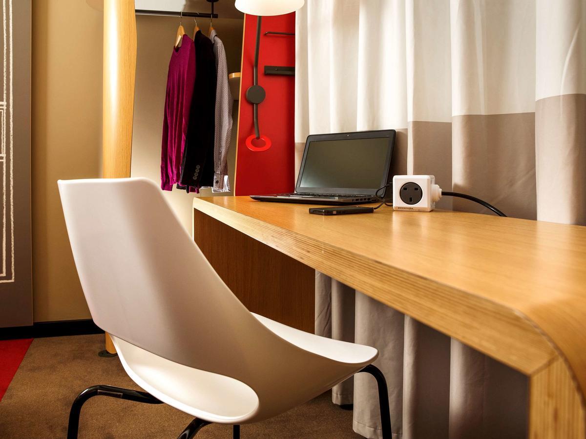 Hotel Ibis Swansea Esterno foto