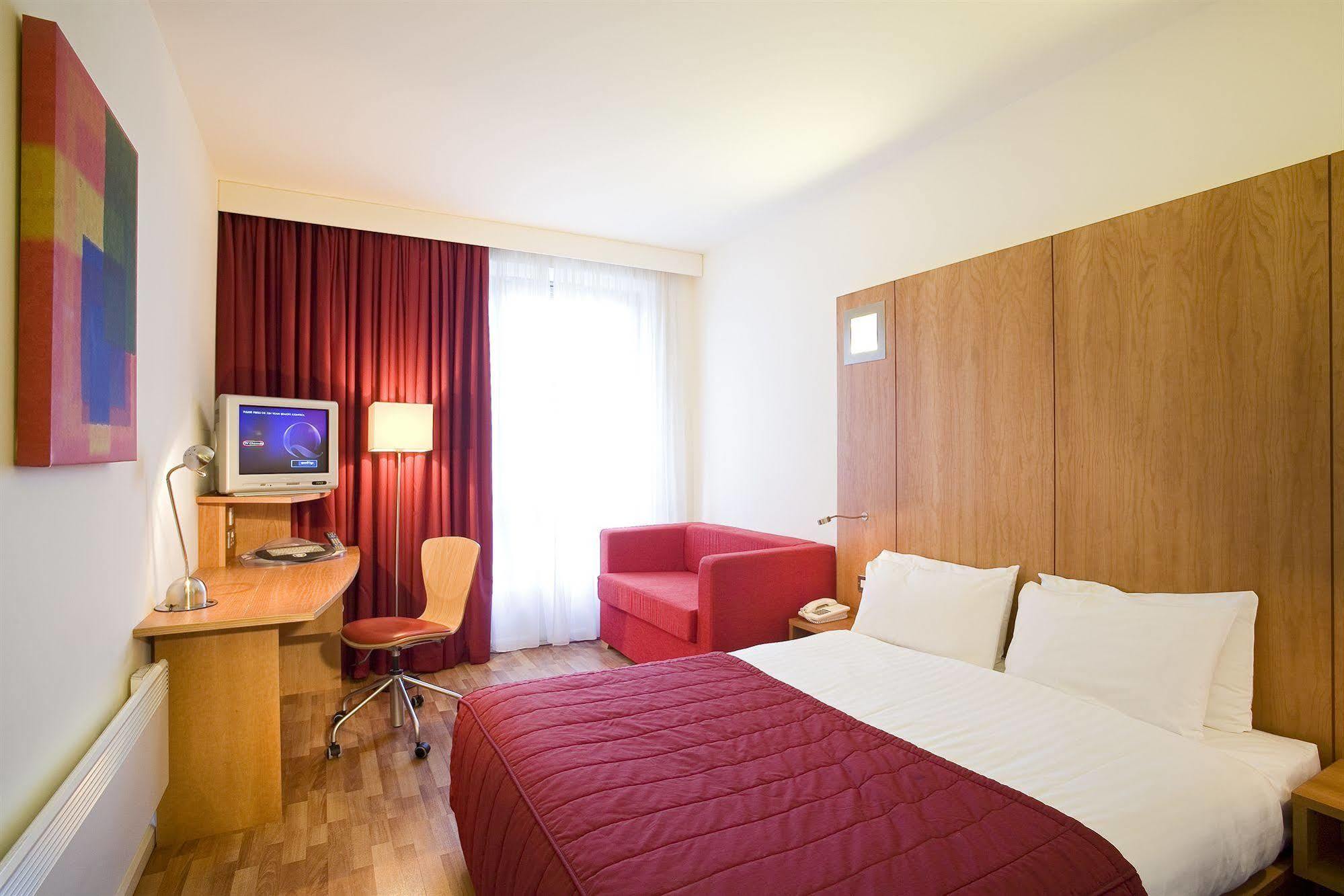 Hotel Ibis Swansea Esterno foto